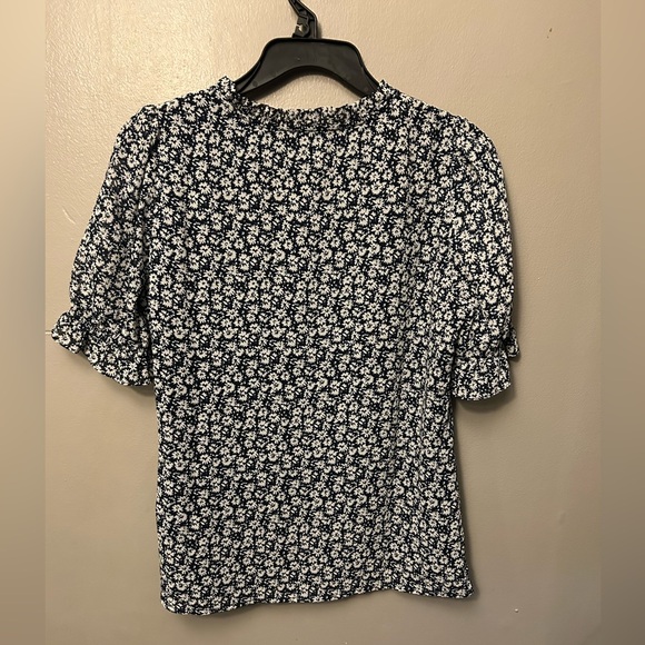 J Crew Factory Floral Navy and White short sleeve top - Picture 6 of 10